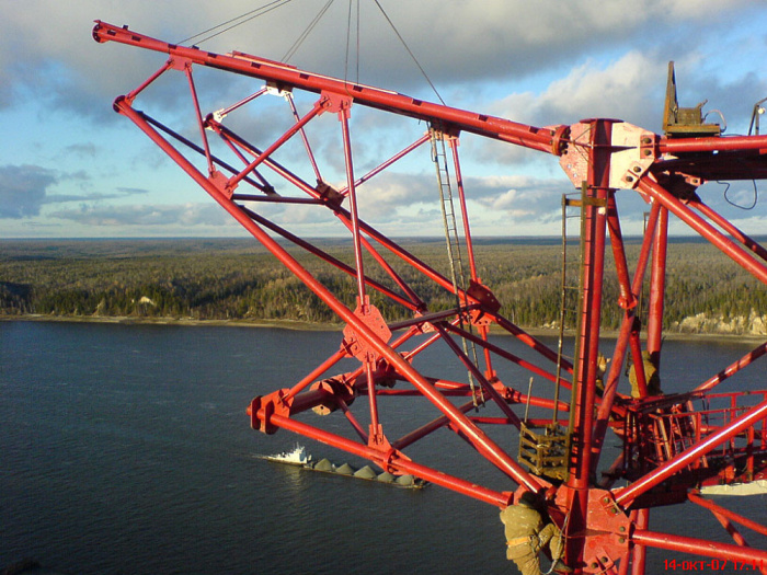 Long-span transmission tower across the Ob River