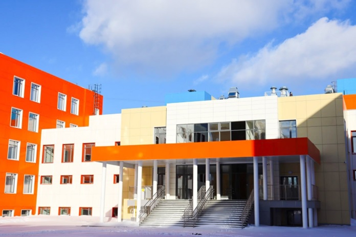 АО «ОмЗМ-МЕТАЛЛ» был поставщиком металлоконструкций для строительства школы в Омске, которая 01 сентября 2024 года откроет свои двери в новом учебном году.