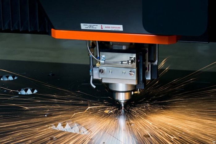 АО «ОмЗМ-Металл» приступил к проработке использования на производстве лазерной машины  для резки листового металлопроката.