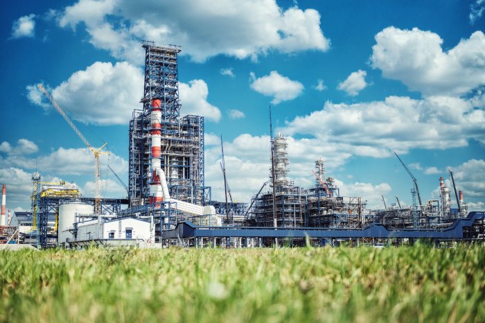Омский НПЗ завершил ключевой объем работ по проекту глубокой переработки нефти