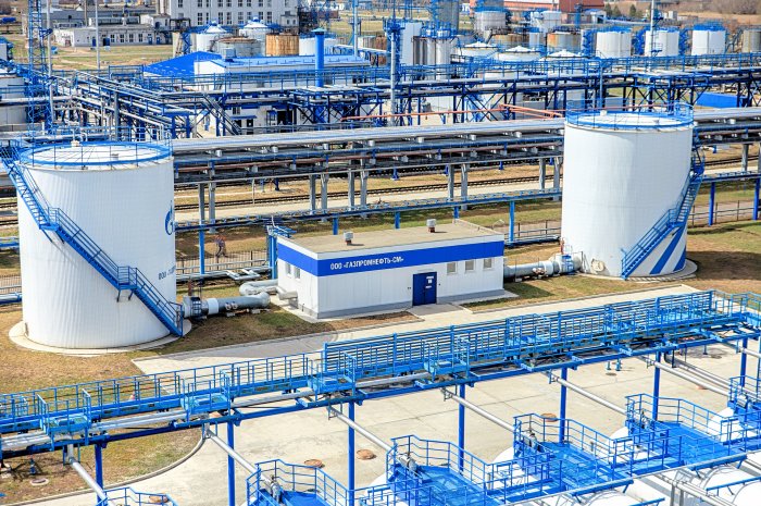 АО «ОмЗМ-МЕТАЛЛ»  ведёт активную отгрузку для  установки гидроизодепарафизации ООО «Газпромнефть-СМ»